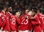 开云体育中国-欧预赛比赛场面热度不减，球员全力拼搏争胜