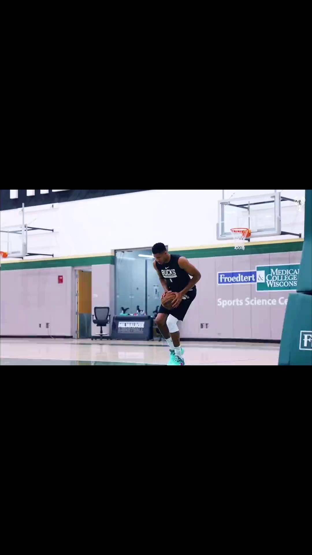 关于篮网B队完胜尼日利亚男篮,字母哥一己之力扛起全队的信息 关于篮网B队完胜尼日利亚男篮,字母哥一己之力扛起全队的信息