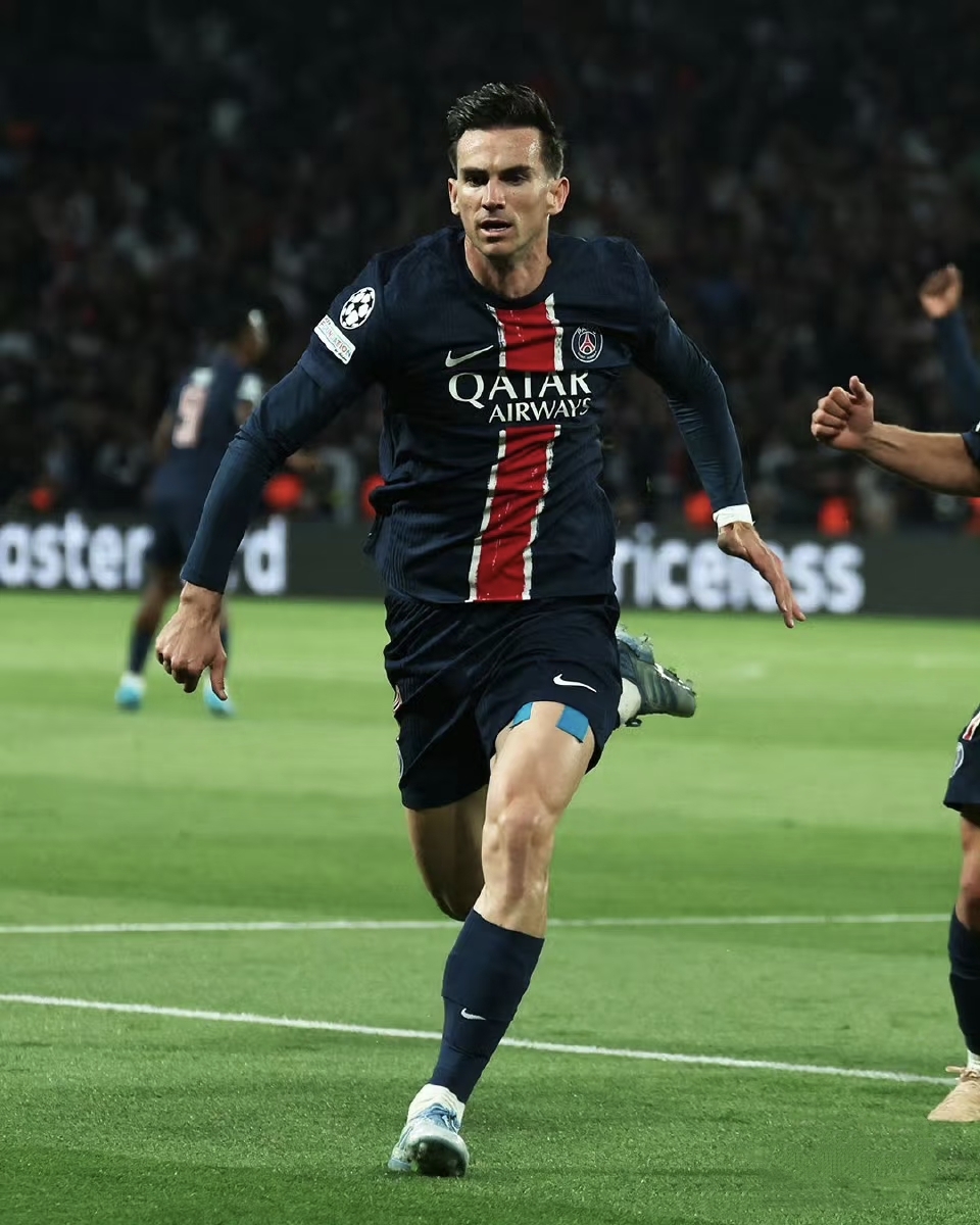 包含巴黎圣日耳曼后防表现坚挺,创造不失球记录的词条 包含巴黎圣日耳曼后防表现坚挺,创造不失球记录的词条