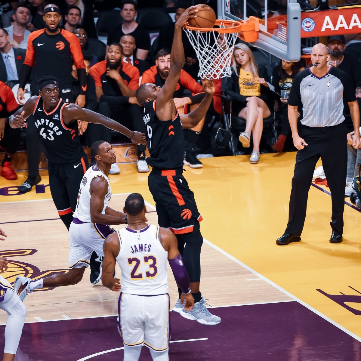 猛龙遭遇失利，伊巴卡拼尽全力助阵的简单介绍