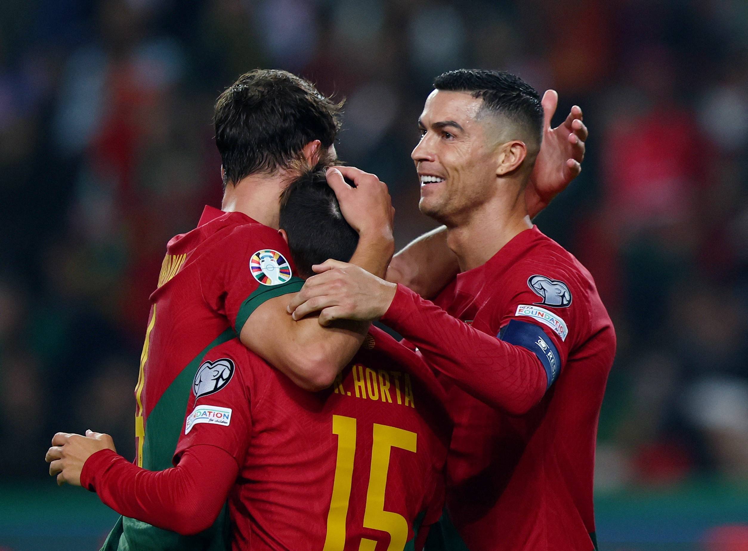 关于荷兰与葡萄牙国家队的比赛备受球迷瞩目的信息 关于荷兰与葡萄牙国家队的比赛备受球迷瞩目的信息