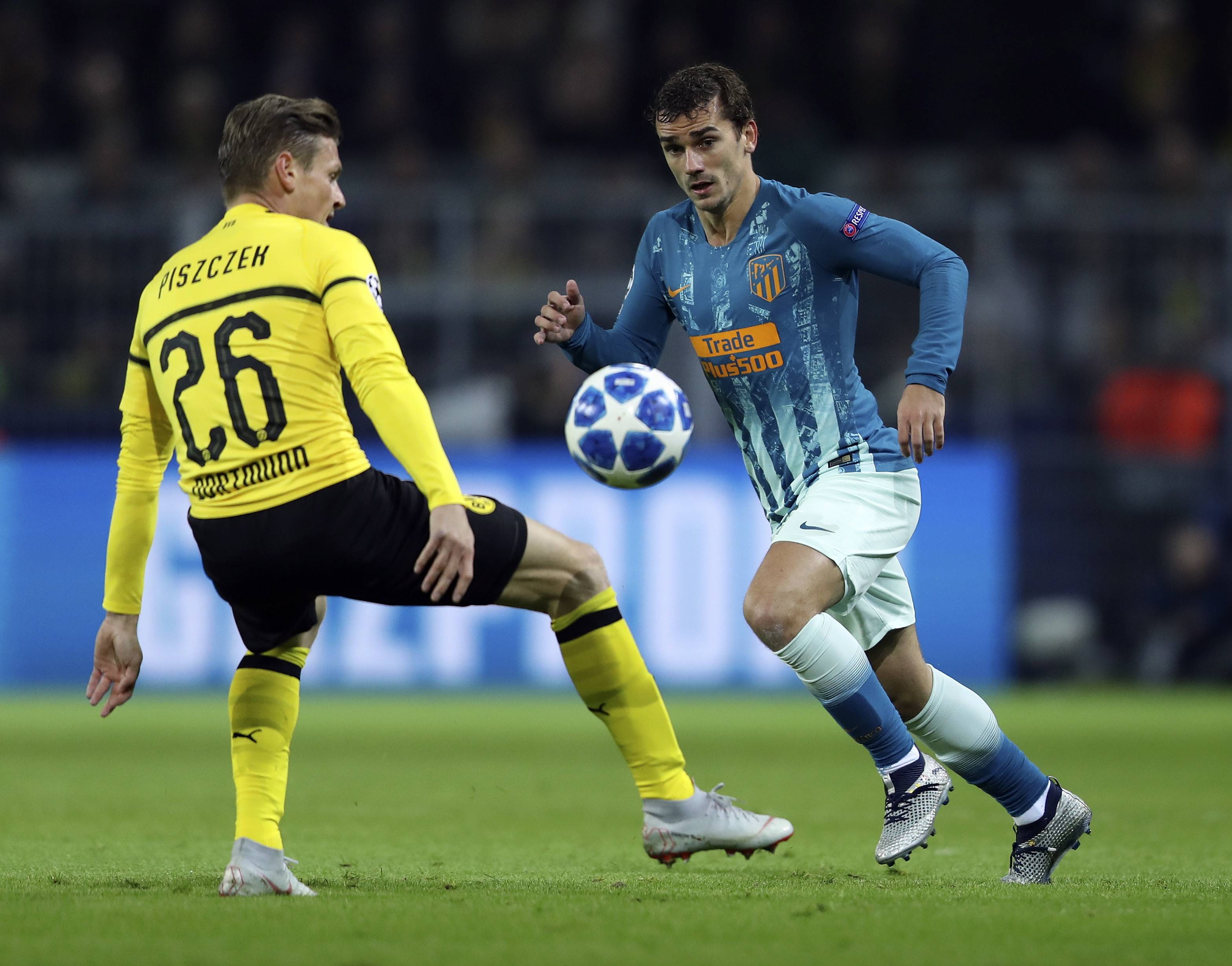 欧预赛比赛场面热度不减，球员全力拼搏争胜