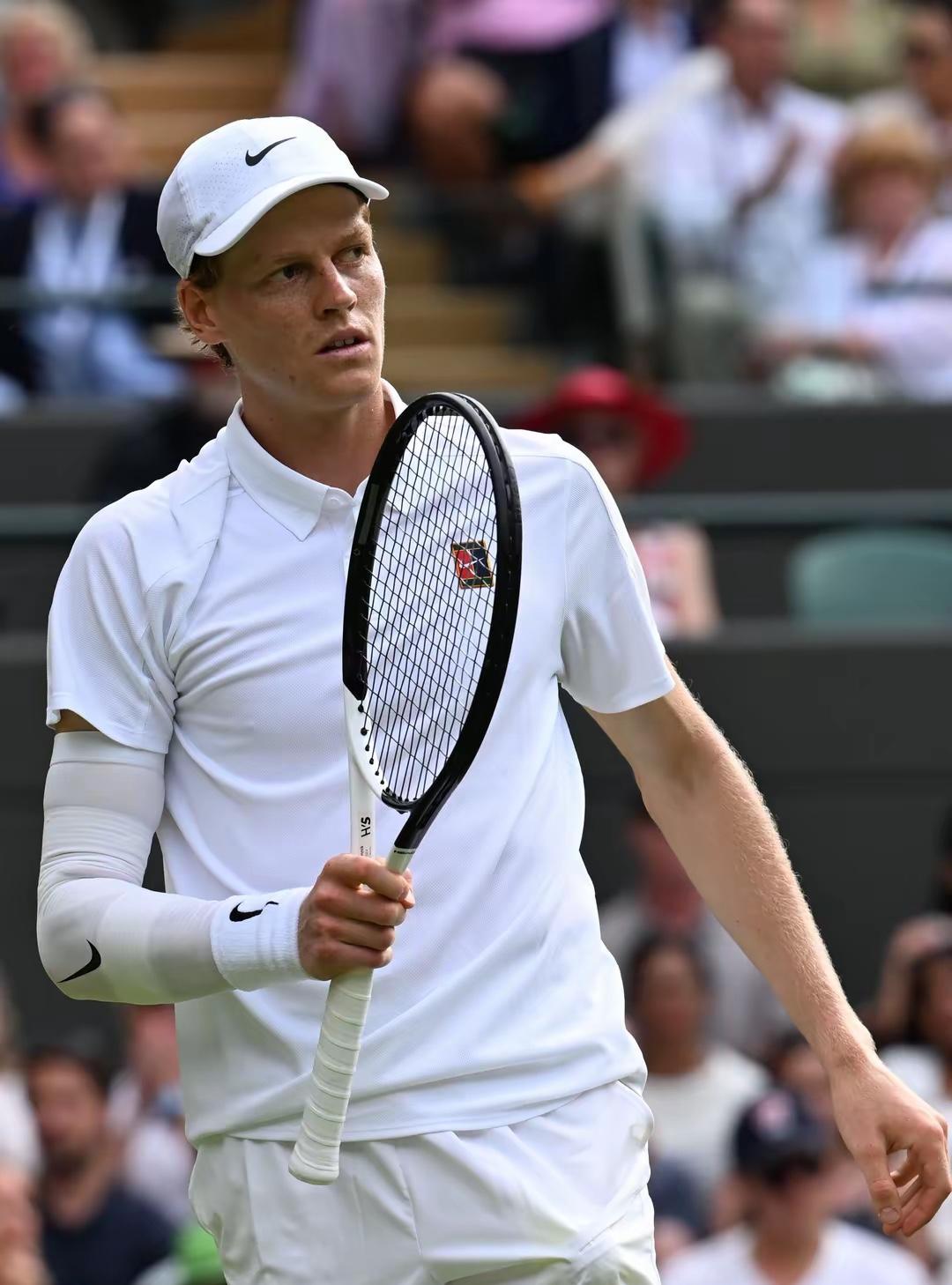 包含年终总决赛完胜拉沃尔杯，德约科维奇带队取胜的词条