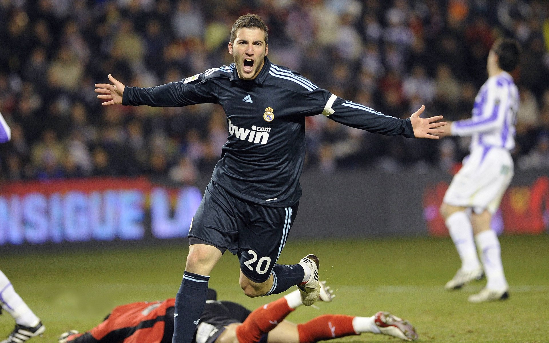 森林狼斩落深圳队，范弗利特压力下完成爆发