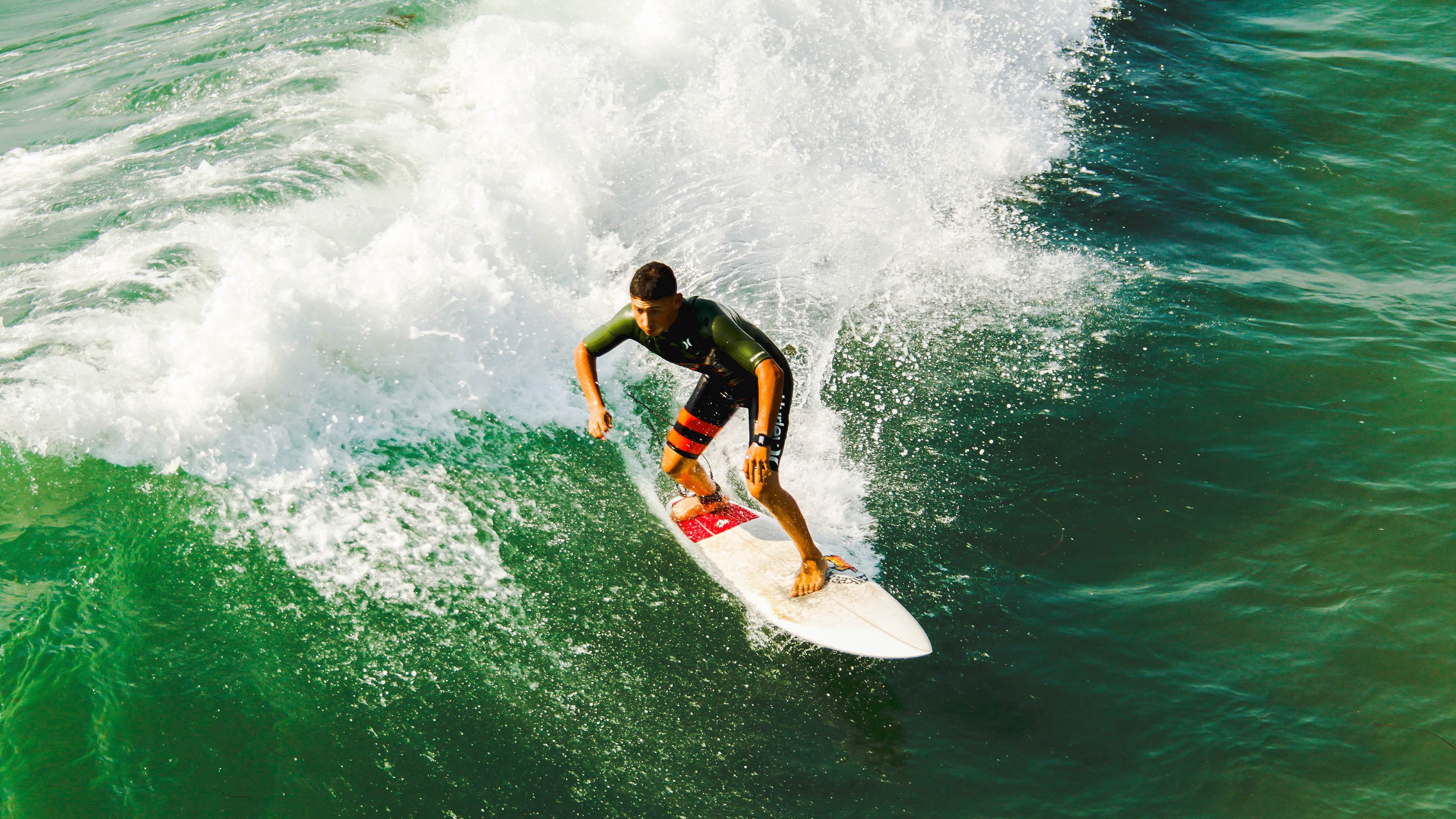 赛场双雄,CBA加时鏖战与F1终极接管,诠释体育的唯一样本