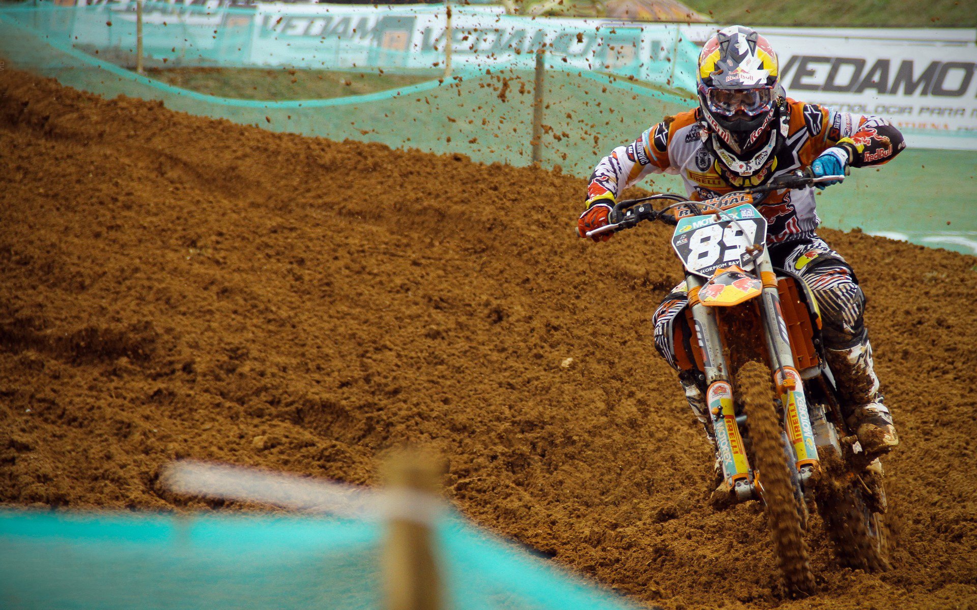 赛道烽烟,佩雷兹独臂擎天,迈凯伦鏖战威廉姆斯